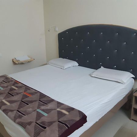 Srinivasa Hotel Tirupati Exterior foto