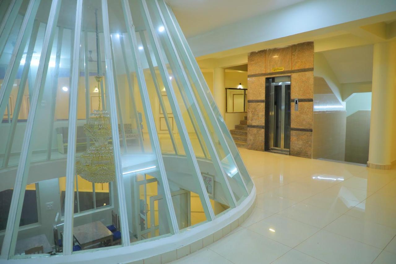 Srinivasa Hotel Tirupati Exterior foto