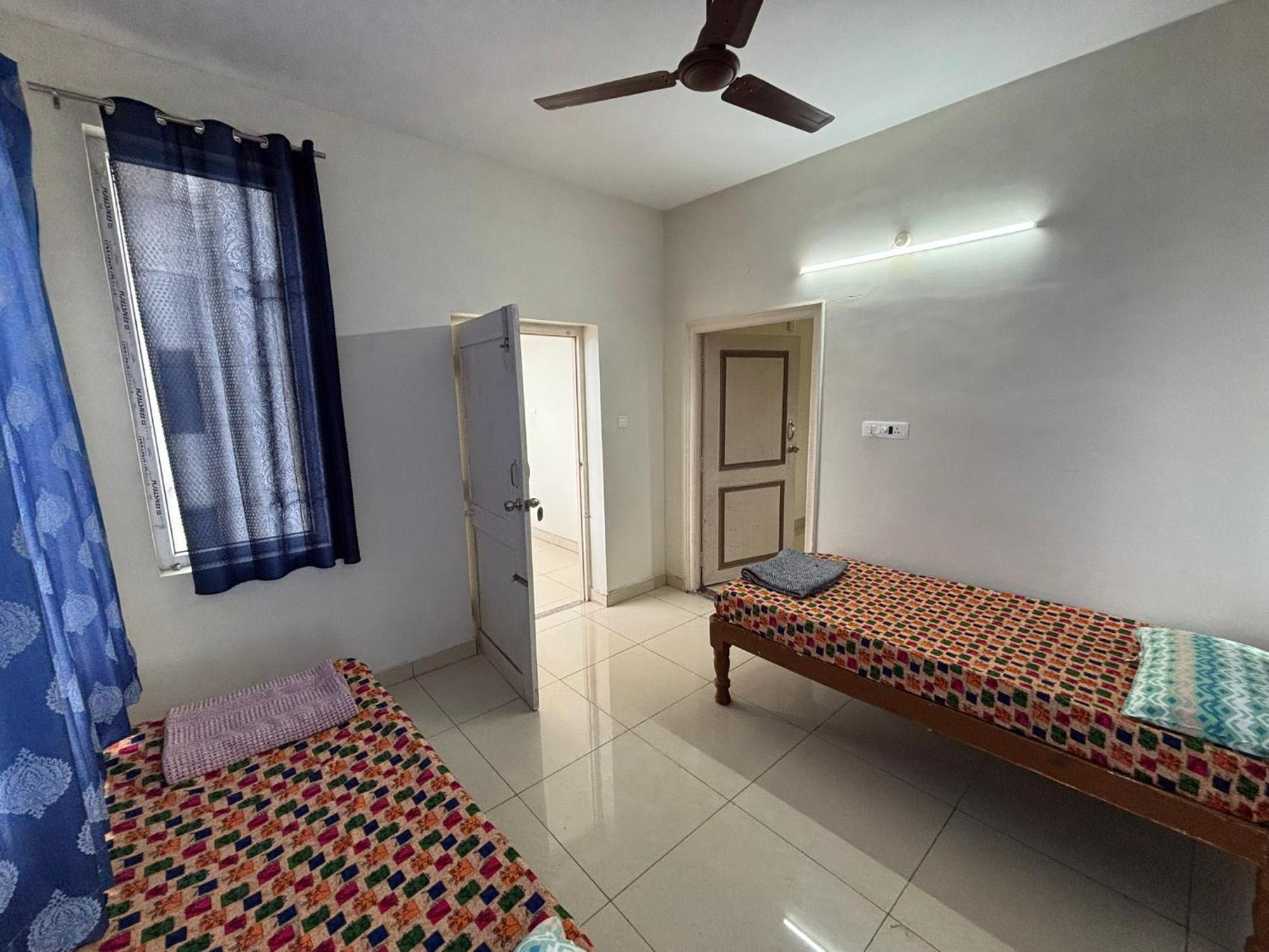 Srinivasa Hotel Tirupati Exterior foto
