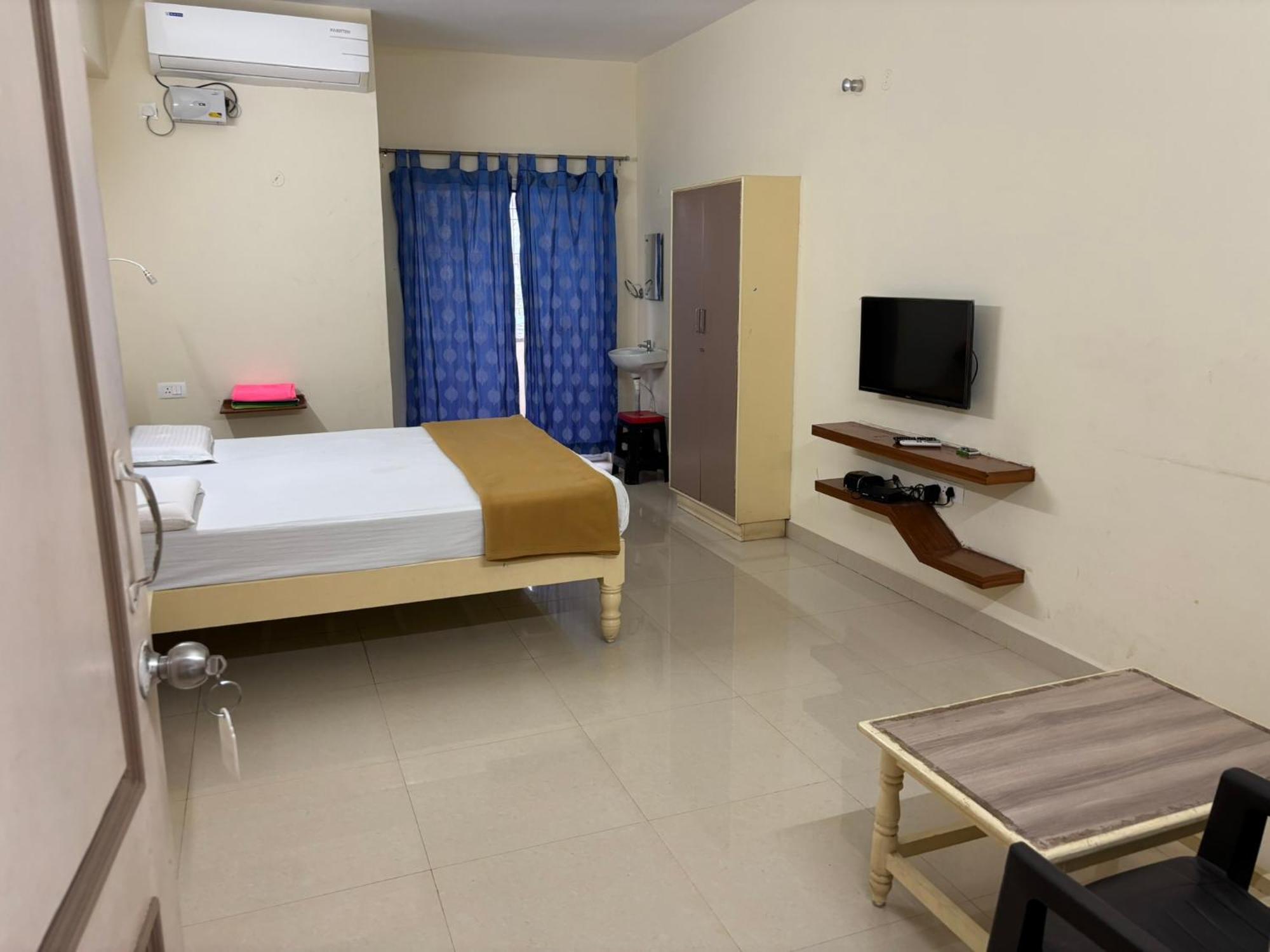 Srinivasa Hotel Tirupati Exterior foto
