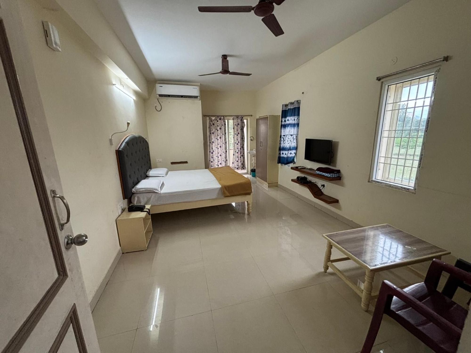 Srinivasa Hotel Tirupati Exterior foto