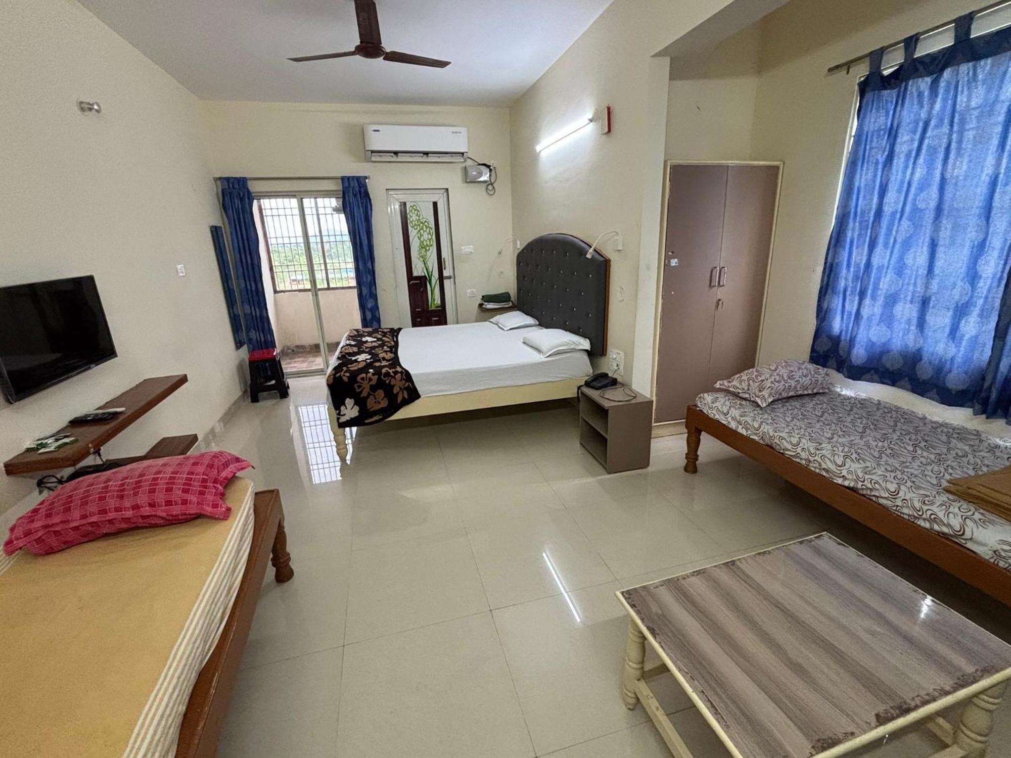 Srinivasa Hotel Tirupati Exterior foto