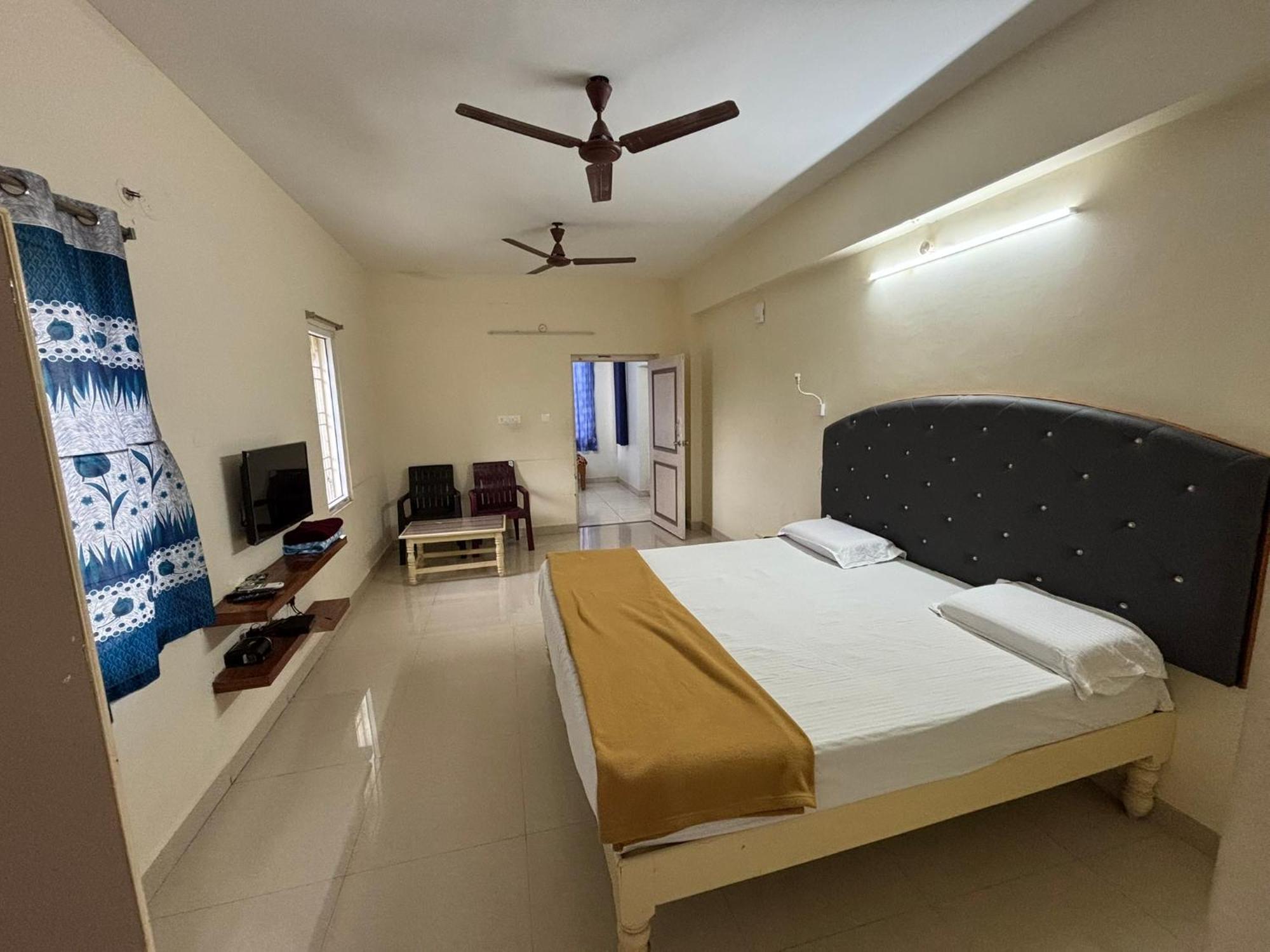 Srinivasa Hotel Tirupati Exterior foto