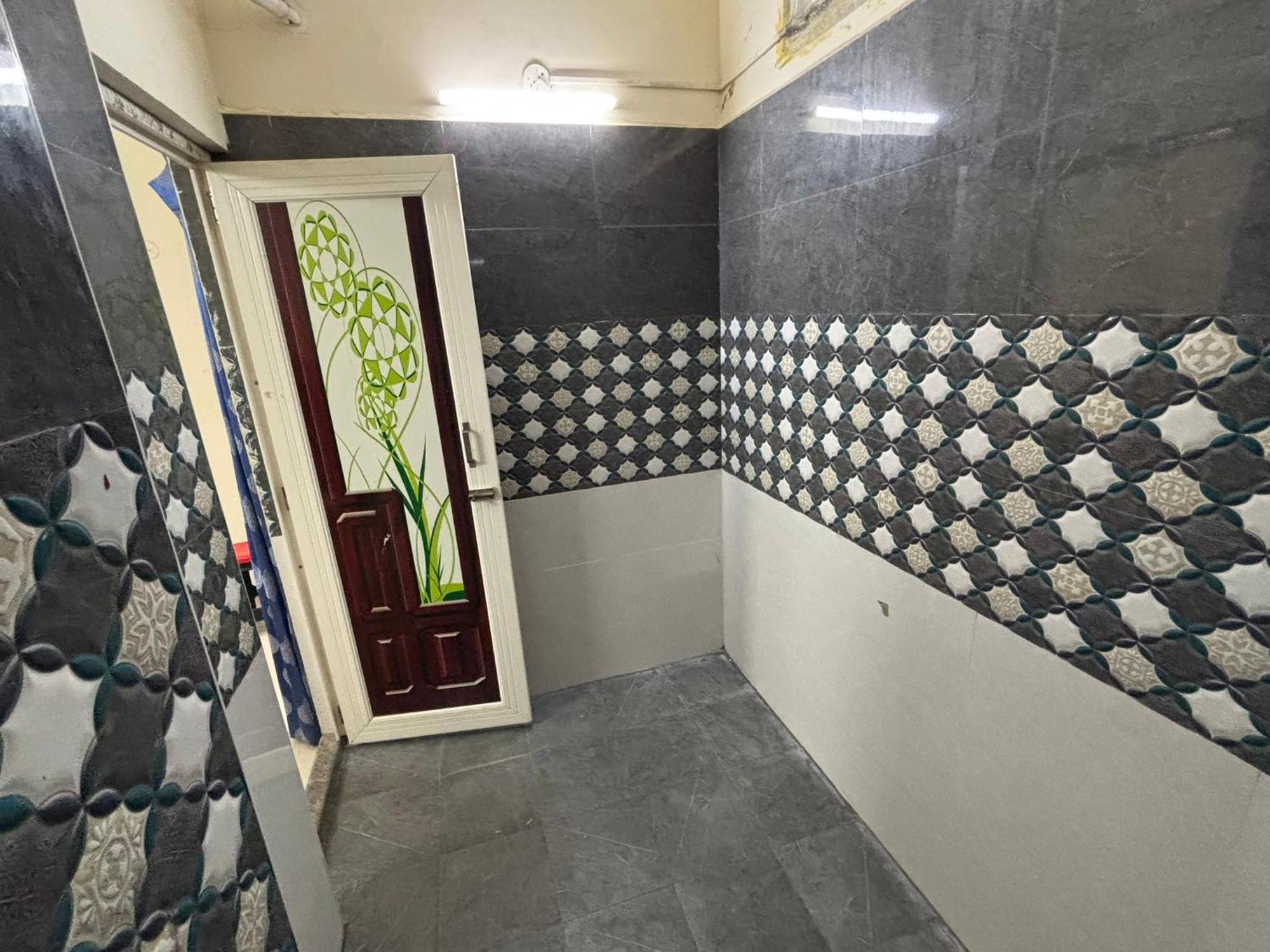Srinivasa Hotel Tirupati Exterior foto